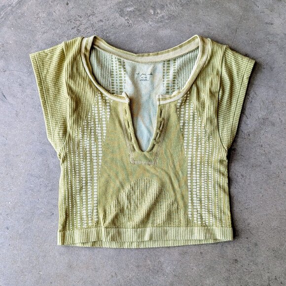 Urban Outfitters Out From Under Go For Gold Seamless Crop Top Bundle size M/L - Picture 3 of 12